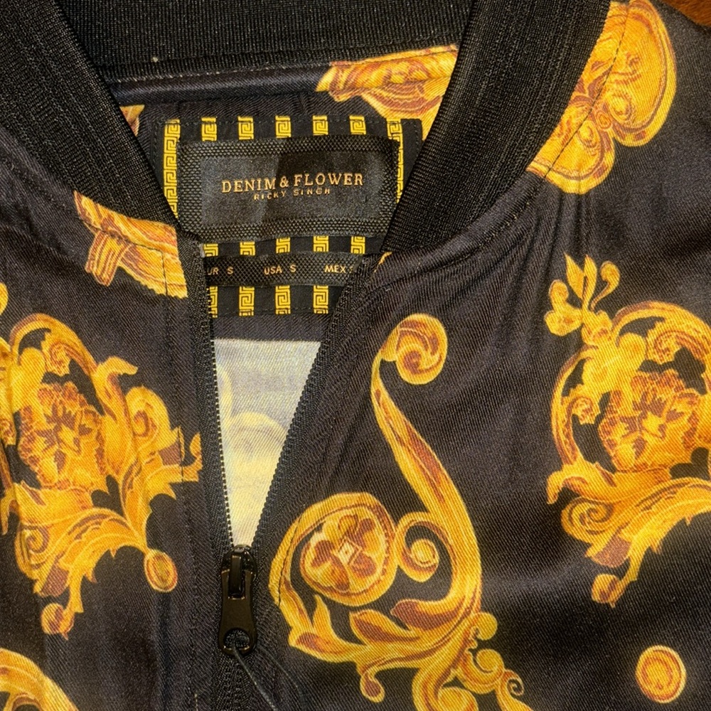 Lightweight jacket - Picture 2 of 4